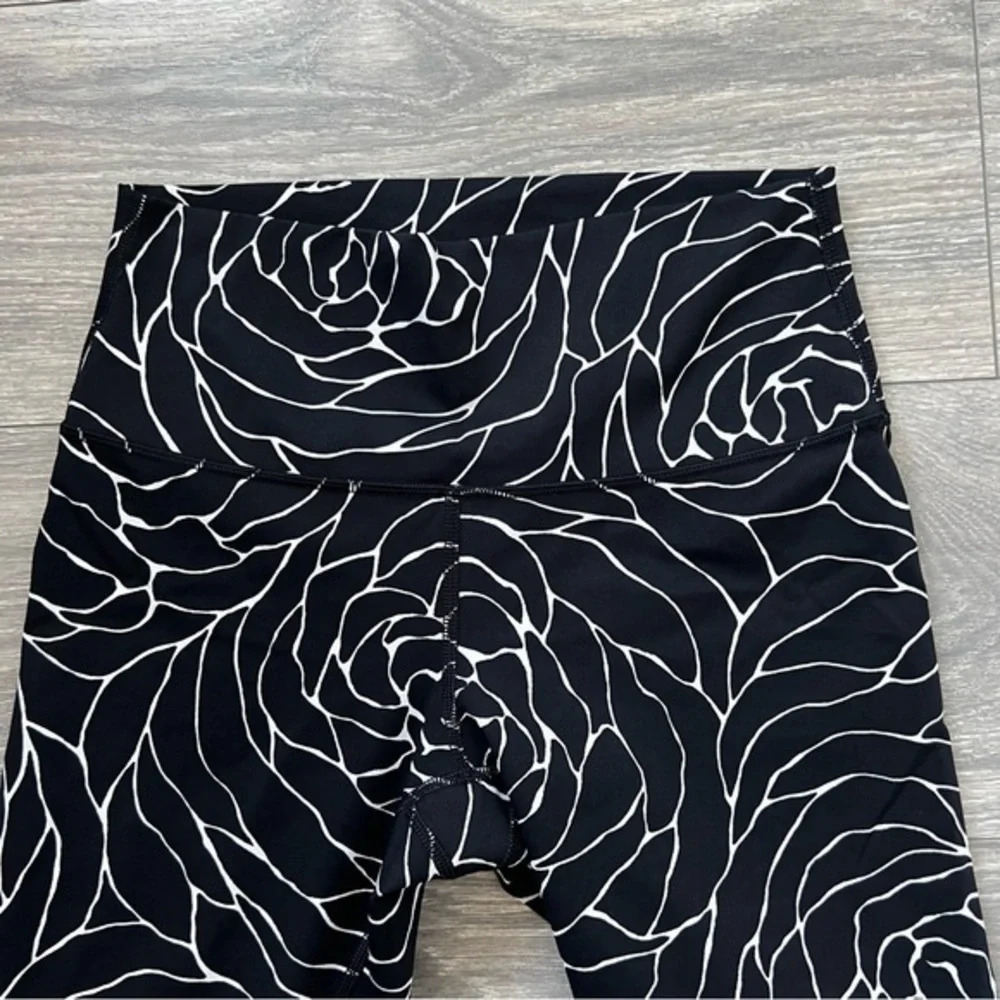 Lululemon cropped leggings - Picture 3 of 5